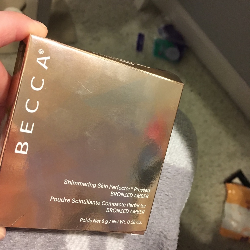 Becca shimmering skin highlighter “bronzed amber”
